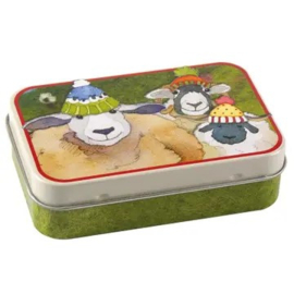 Schapen met mutsen tinnen box