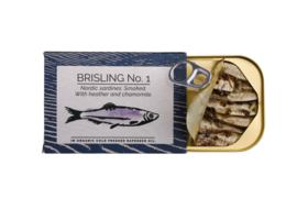 Scandinavische sardine gerookt met heide en kamille