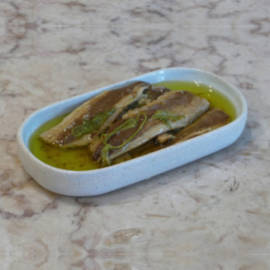 Horse makreel in olijfolie met knoflook en peterselie
