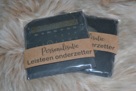 Leisteen onderzetter met speciale datum