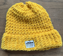 Handmade muts met Daisyfields logo