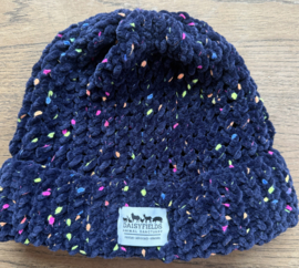 Handmade muts met Daisyfields logo