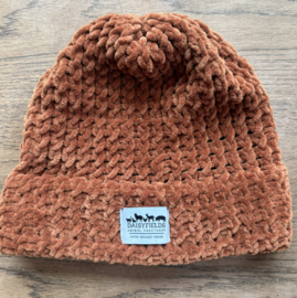 Handmade muts met Daisyfields logo