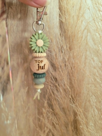 Top juf sleutelhanger madelief groen