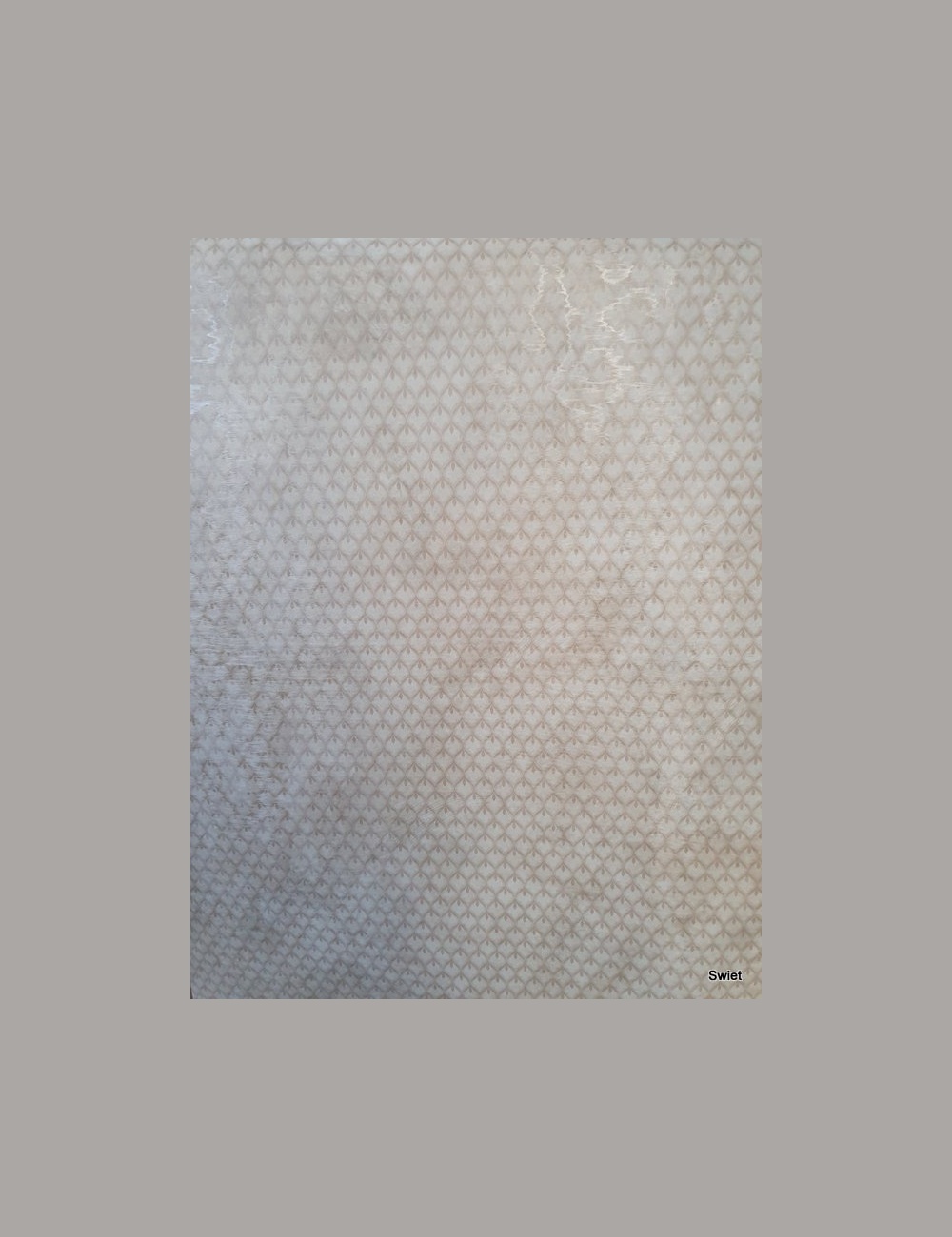 Beige moiree behang