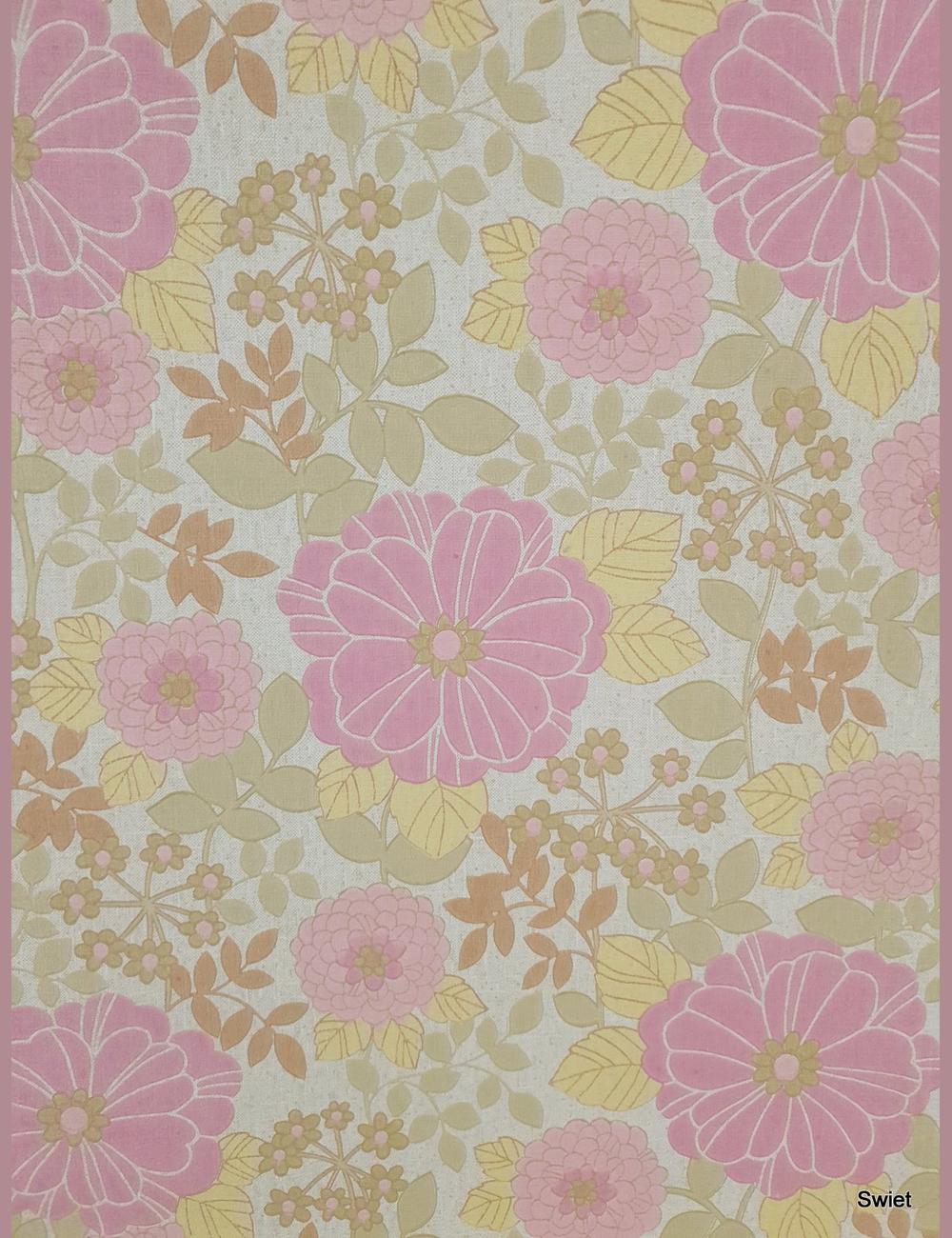 Zachtroze bloemenveld