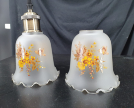 2 matglazen hanglampjes met bloemen