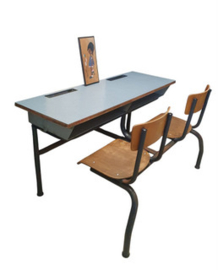 Vintage schoolbureau