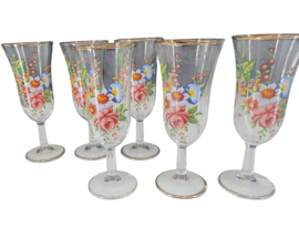 Vintage antieke champagneglazen met roosjes