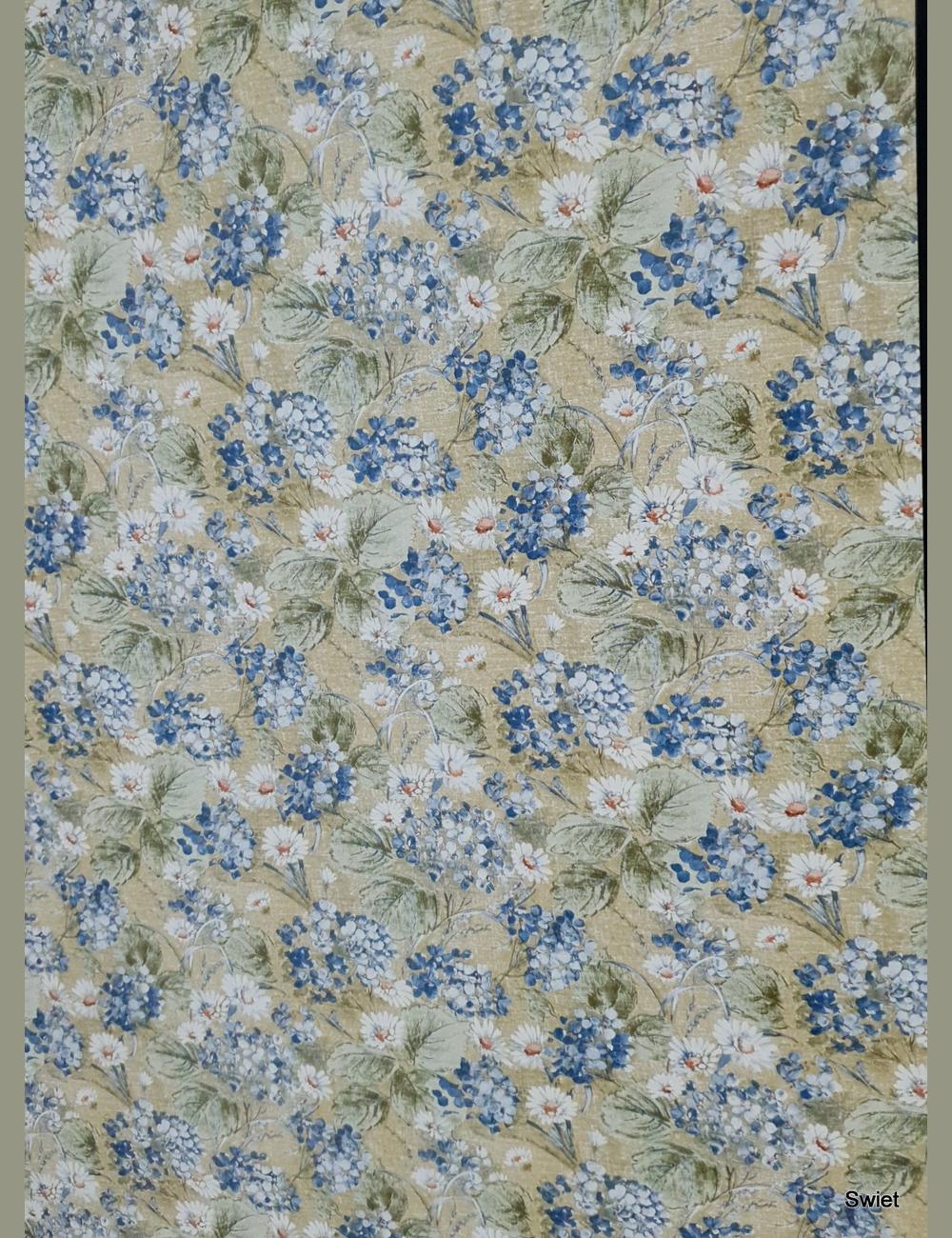 Blauwe bloemen op jute