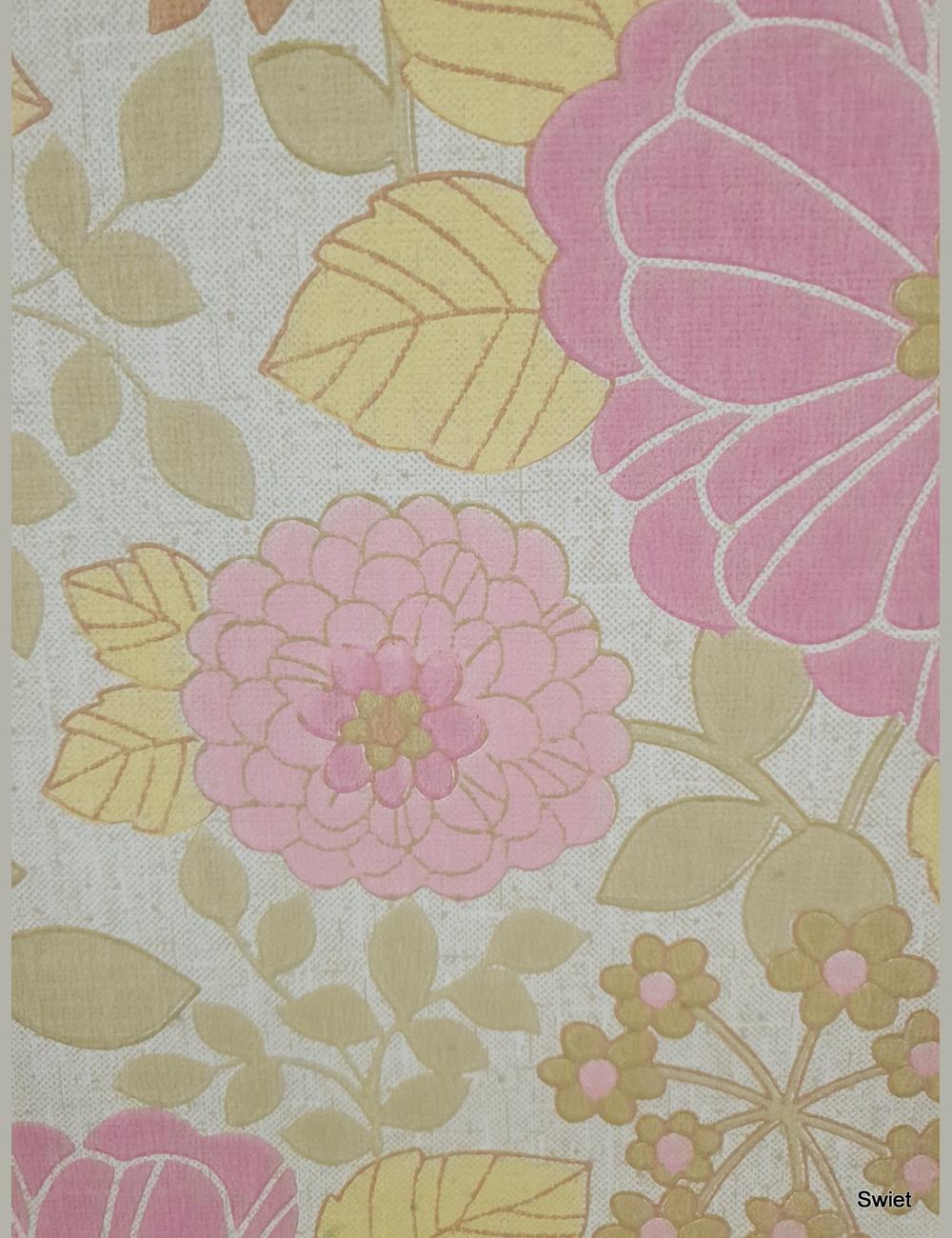 Zachtroze bloemenveld