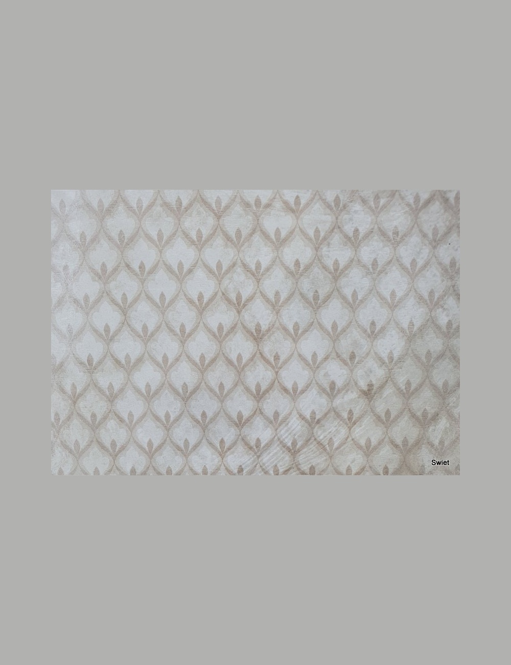 Beige moiree behang