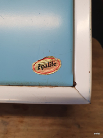 Vintage blikken medicijnkastje