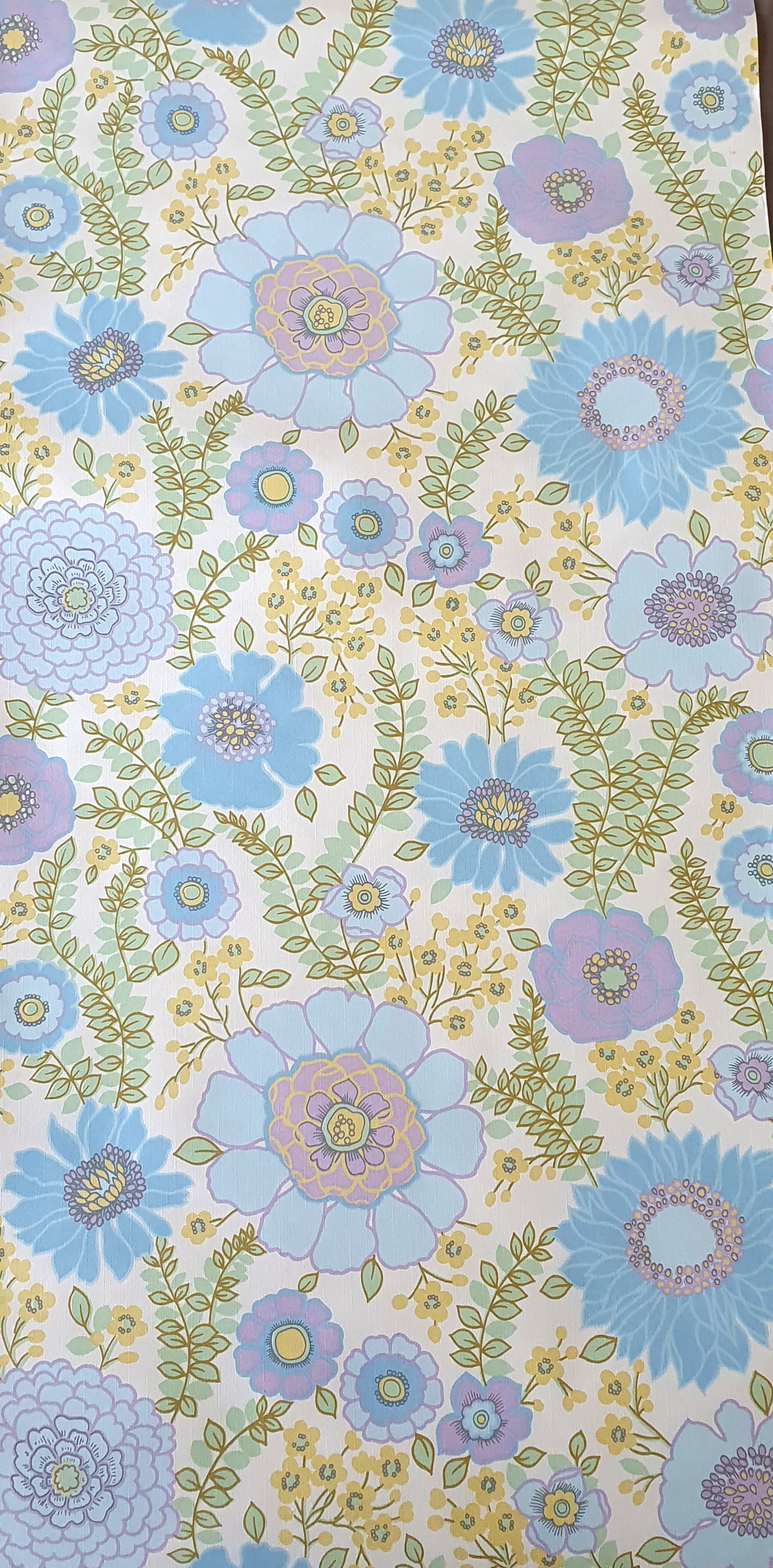Vrolijk seventies bloemenbehang
