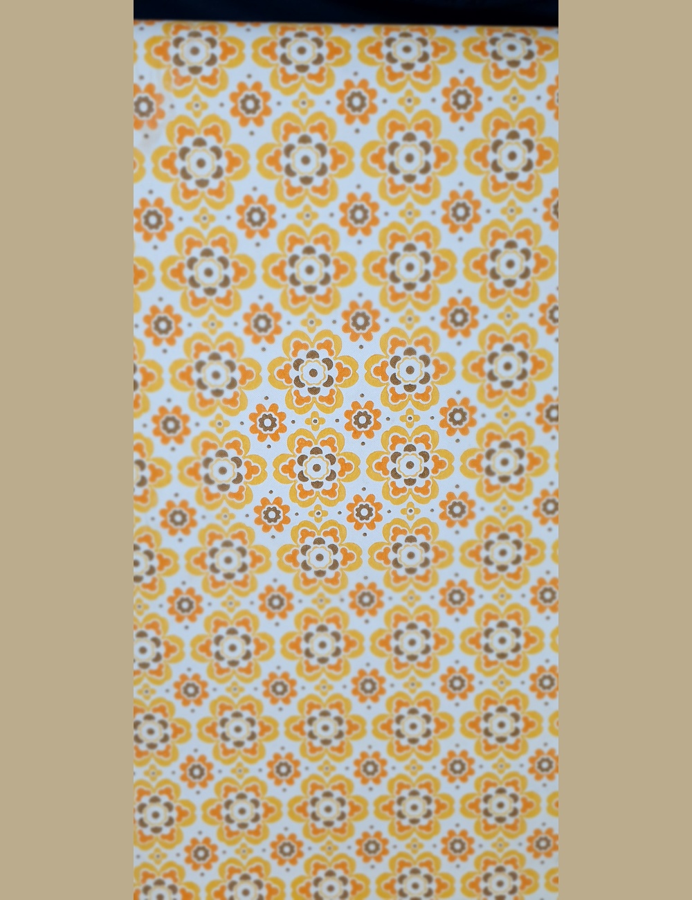 Groovy jaren 70 bloemen behang