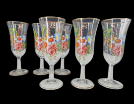 Vintage antieke champagneglazen met roosjes