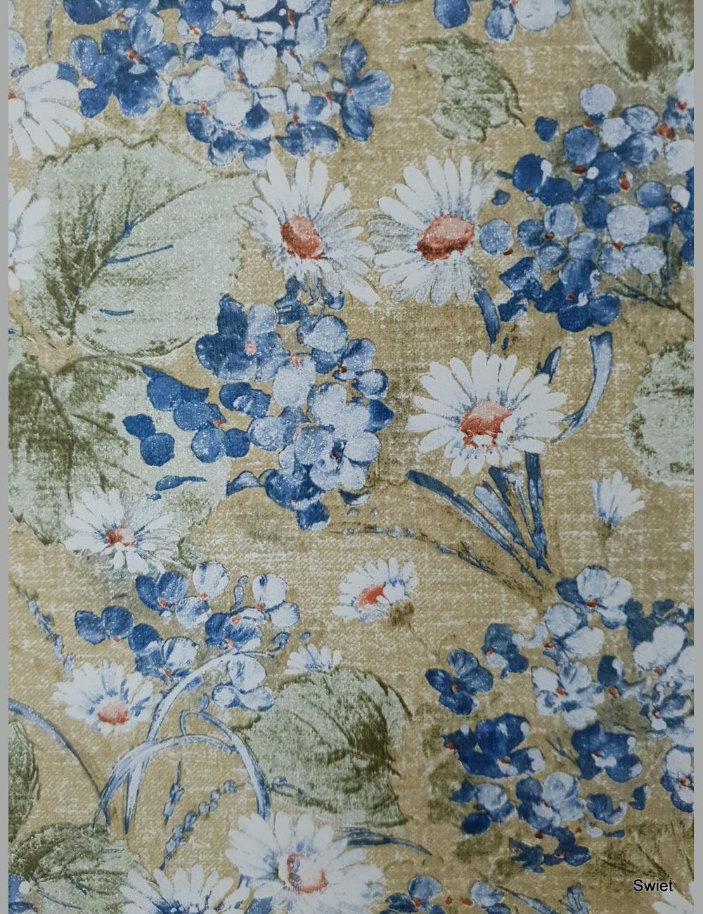 Blauwe bloemen op jute