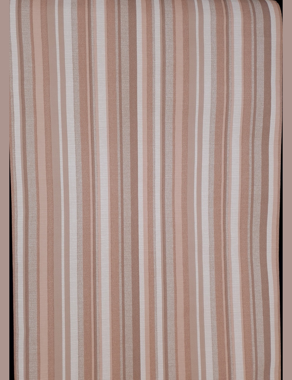 Oud roze streepjesbehang