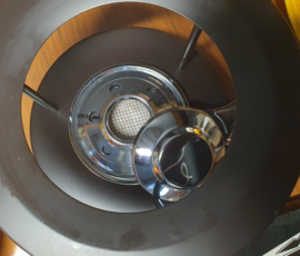 Vintage fonduepan met vrolijke bloemen