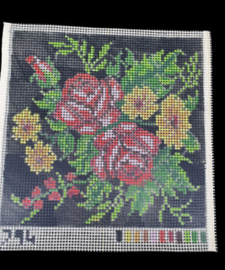 Smyrna, zwarte bloemen