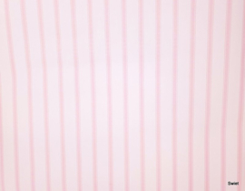 Wit licht roze gestreept behang