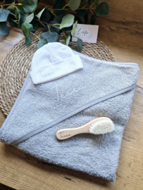 Cadeauset: Baby Badcape, Mutsje en Haarborstel met Naam