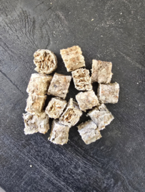 Roodbaarshuid cubes ca.75 gram