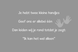Twee kleine handjes op canvas