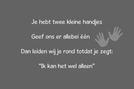 Twee kleine handjes op canvas