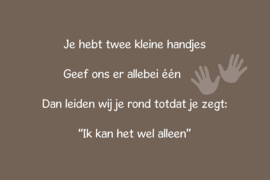 Twee kleine handjes op canvas