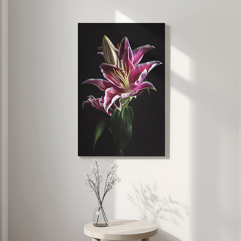 Lelie op canvas aan de muur