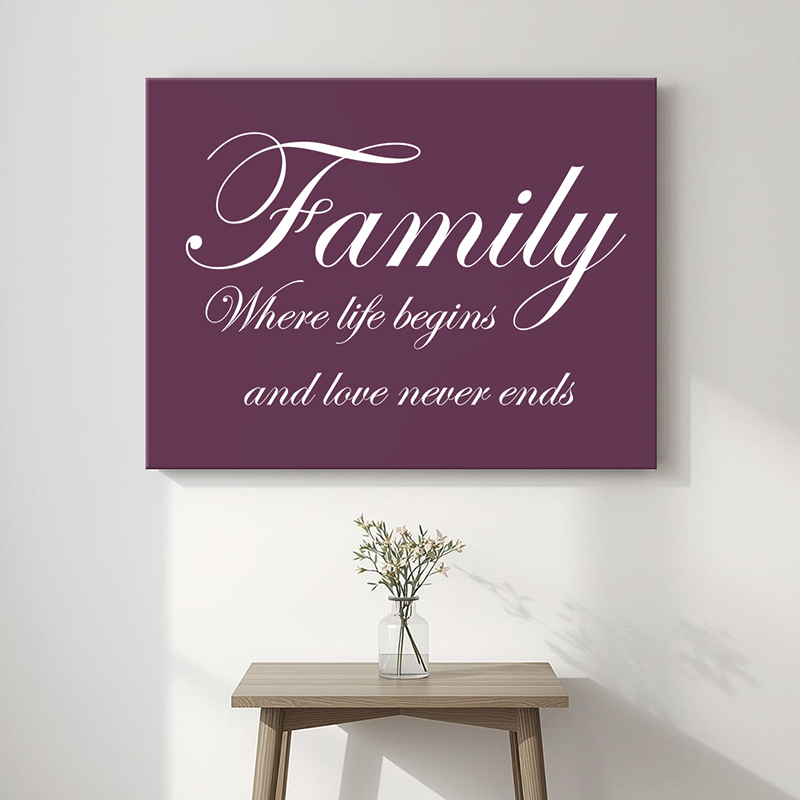 Tekst op canvas in de kleur aubergine in stijlvol interieur