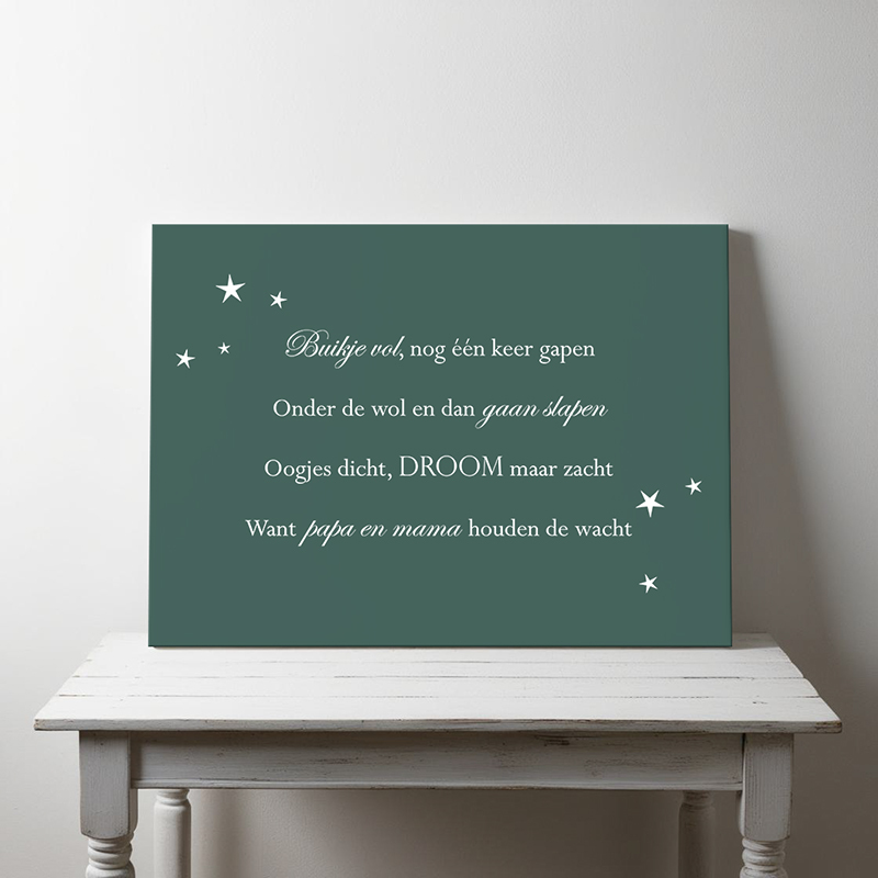 Tekst op canvas in de kleur donkergroen met witte letters