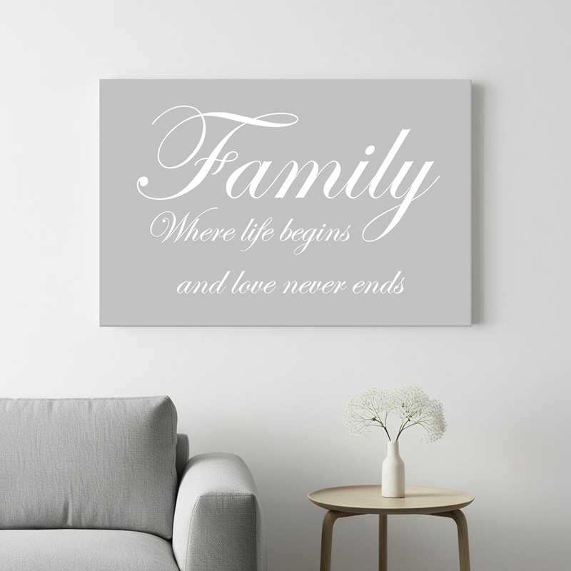 Tekst op canvas in de kleur lichtgrijs met witte letters