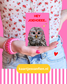 Hey joehoeee! Super leuke wenskaart om iemand te verassen met een vrolijke uil.