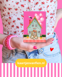 Hoera, een klein zusje! Felicitatiekaart voor zwangerschap, tweede kindje. Licht roze.