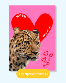 I love you very muts! Roze tijger wenskaart met een rood hart.