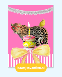 Deze vrolijke roze tijger verjaardags wenskaart is perfect om de jarige mee te verassen!