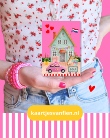 Verhuiskaart voor een vrouw met haar eigen thuis.