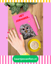 Hey joehoeee! Super leuke wenskaart om iemand te verassen met een vrolijke uil.