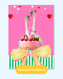 Gefeliciteerd! Roze met groene zwanen wenskaart voor bruidsparen.