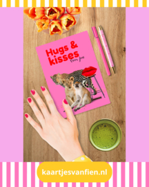 Stuur een lieve roze dieren wenskaart met een knuffel en een kus.