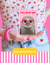 Halloowtjies! Wie zeg jij hallo met deze leuke roze, rode uilen ansichtkaart?