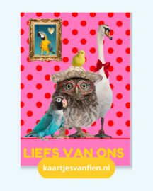 Liefs van ons! De perfecte roze dieren wenskaart met rode stippen.