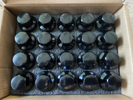 Zwarte wielmoeren LR068126B (set 20stuks)
