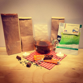 Relaxpakket: losse thee, chocolade en ontspanning