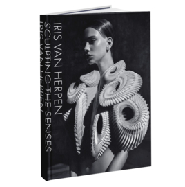 Catalogus Iris van Herpen - Sculpting the Senses