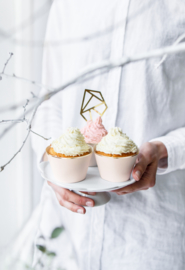 Cupcake bakjes roze met een gouden randje