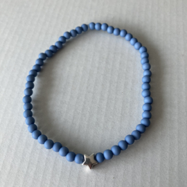 Blauw armbandje met ster