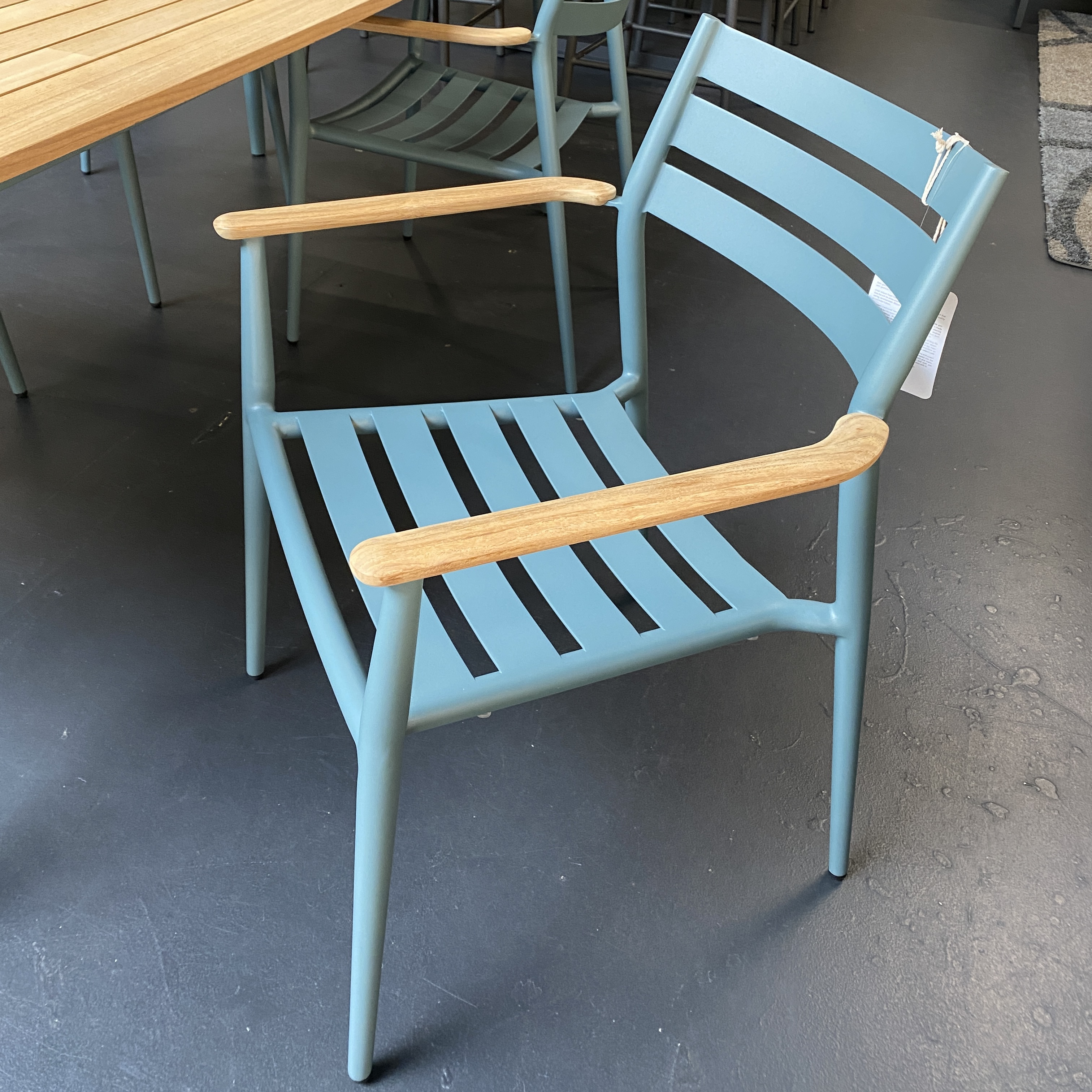 Diningset Solpuri tafel CHARLIE en stapelstoel PIA
